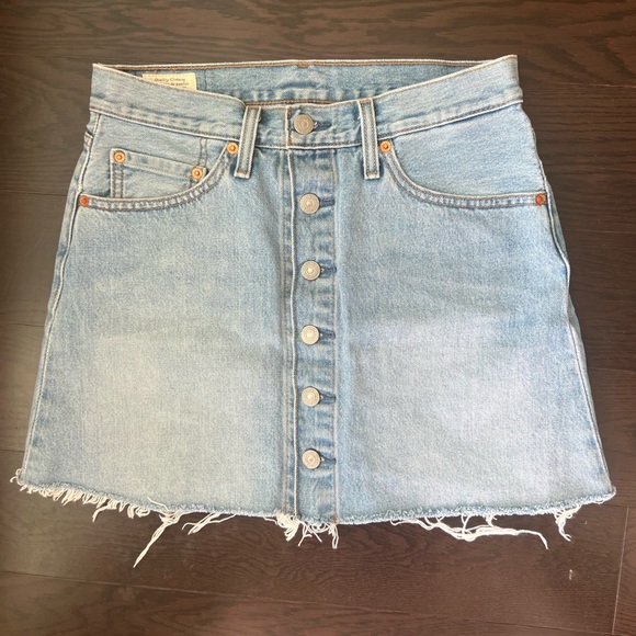 Levis Ribcage Skirt (brand new) - size 27 - Picture 5 of 10